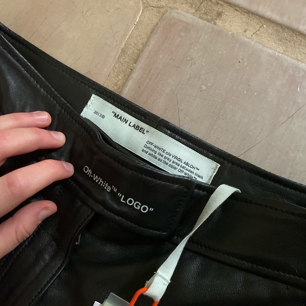 BRAND new off white pants !!